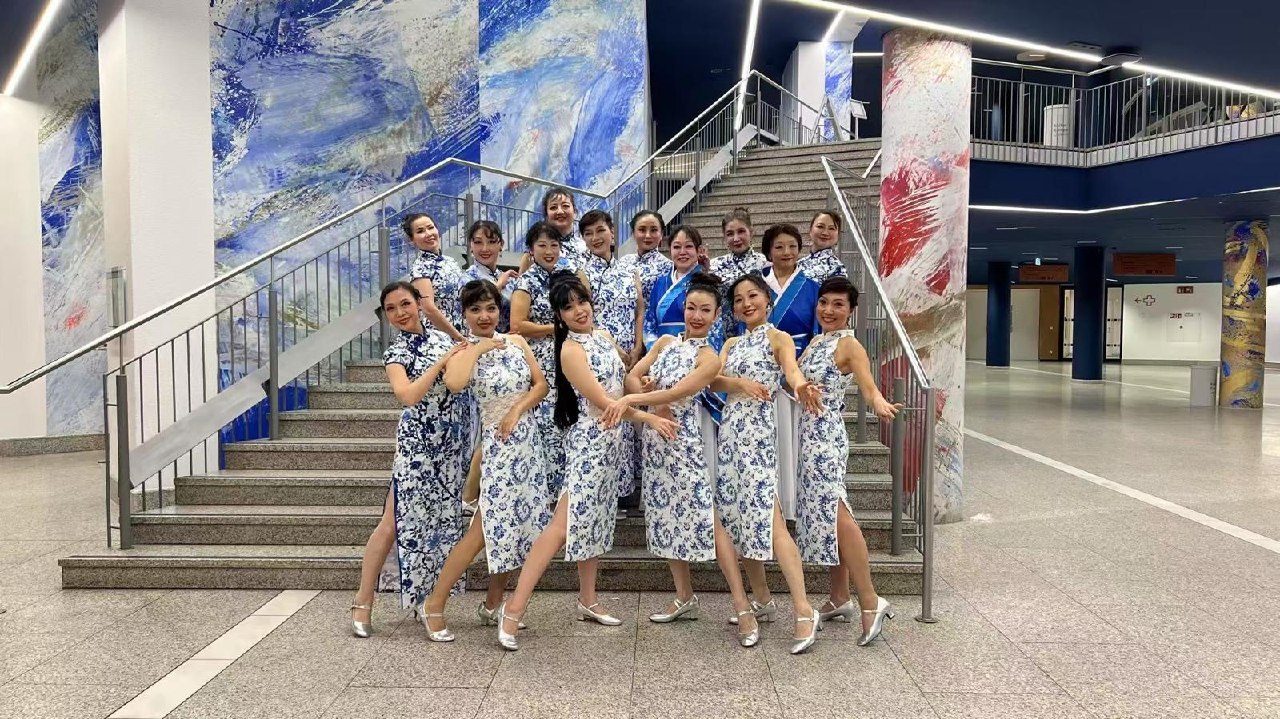 Blaue Qipao-Gruppe